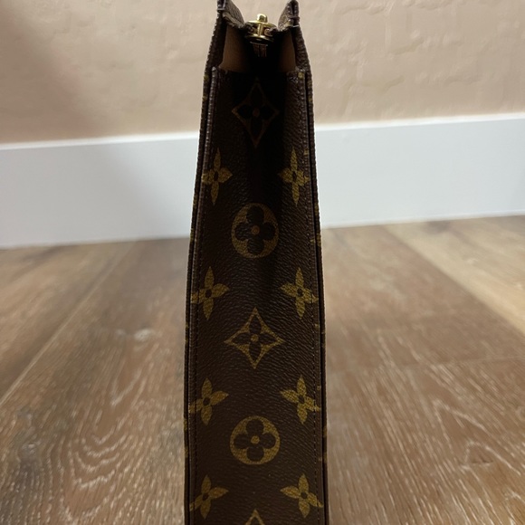 Louis Vuitton Toiletry Pouch Monogram Canvas 26 - Picture 3 of 10